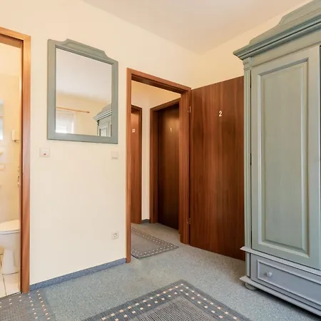 Hotel Dori's 108